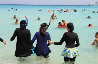 Спор о том, можно или нельзя плавать в буркини в Египте, закончился
