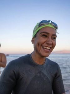 Женщина врач из Саудовской Авии смогла переплыть Красное море