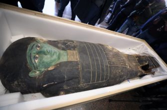 2700-летний артефакт, известный как «Зеленый саркофаг», вернулся в Египет из США.